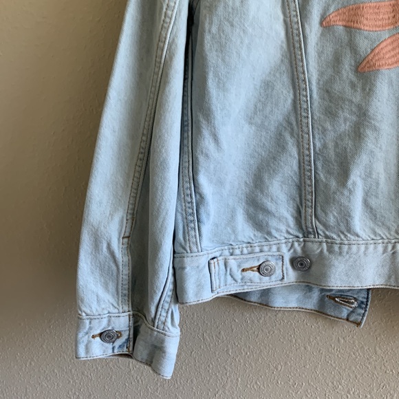 🆕 Levi’s Jean Jacket with flowers - Picture 6 of 7